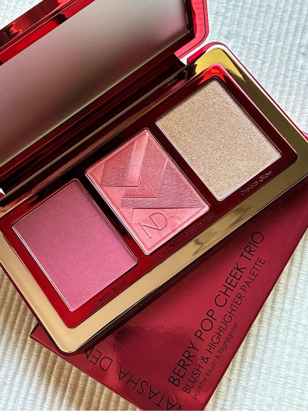 NATASHA DENONA BERRY POP CHEEK TRIO
CHEEK PALETTE